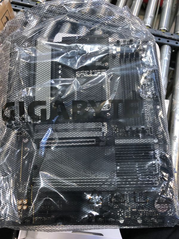 Photo 4 of GIGABYTE B650 AORUS Elite AX (AM5/ LGA 1718/ AMD B650/ ATX/ 5-Year Warranty/ DDR5/ M.2/ PCIe 5.0/ USB 3.2 Gen2X2 Type-C/WiFi 6E/ 2.5GbE LAN/Q-Flash Plus/EZ-Latch/Gaming Motherboard)