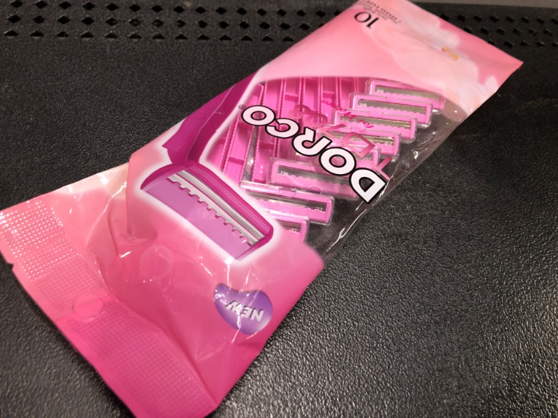 Photo 1 of  Women's Disposable Razors  
