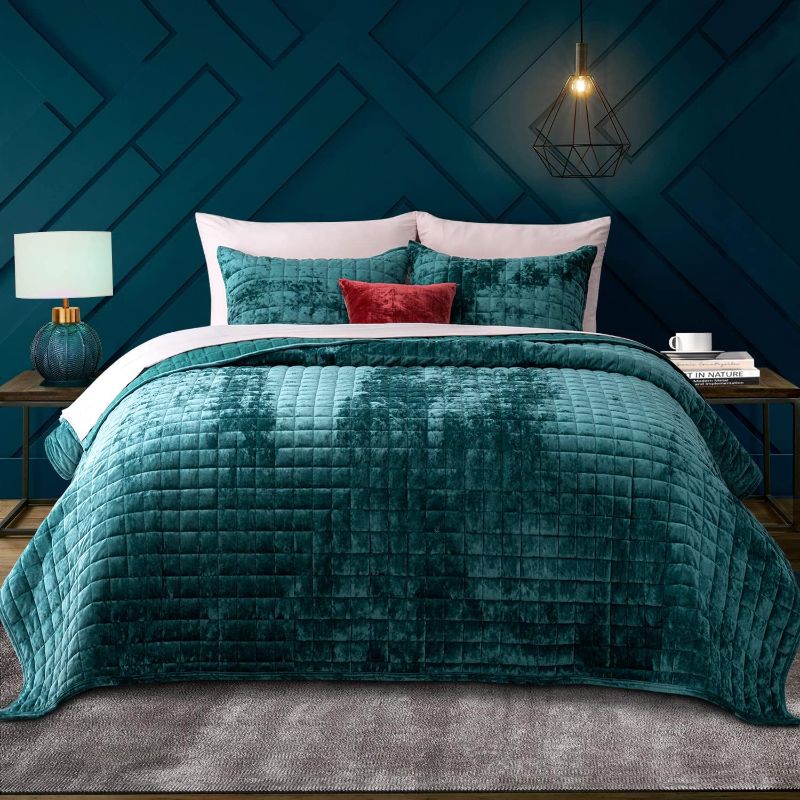 Photo 1 of  Luxury Velvet Quilt Set Full Queen Size, Lightweight Velvet Comforter Set, Oversized Bedspread Coverlet Quilted Bedding Set, with 2 Matching Pillow cases