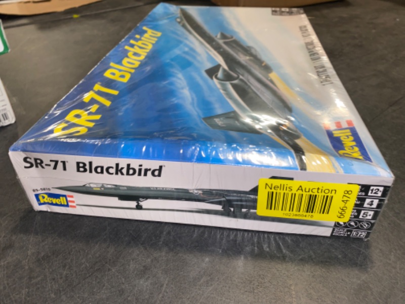 Photo 1 of Revell 85-5810 SR-71 Blackbird 1:72 Scale 66-Piece Skill Level 4 Model Airplane Building Kit
