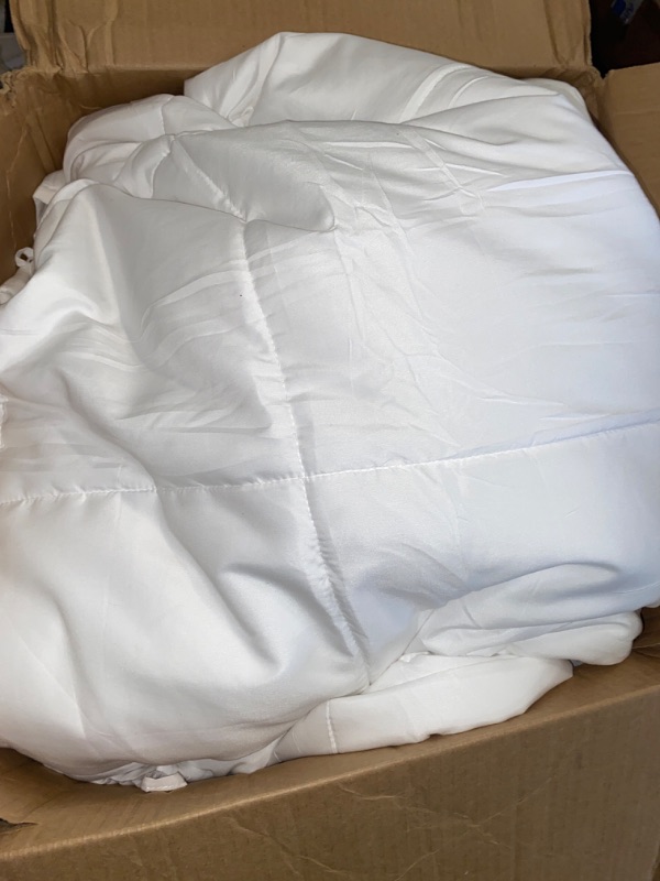 Photo 2 of Oversized King Plus Comforter, Winter Warm 128x120 Extra Large King Size Quilts 3 Pieces, Lightweight Reversible All Season Down Alternative Duvet Insert Comforter with 8 Corner Tabs -White
