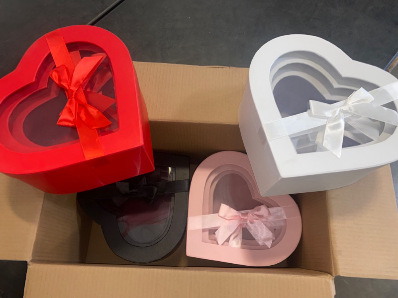 Photo 2 of 12 Pcs Heart Shaped Flower Box Heart Floral Gift Boxes Valentine's Day Gift Box Mother's Day Bow Paper Boxes with Lids for Luxury Flowers Gift Packaging, 3 Sizes (Black, White, Red, Pink)
