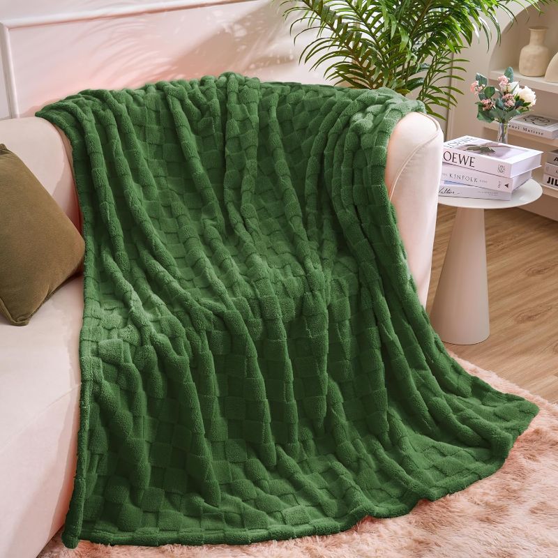 Photo 2 of Beauty Shine Super Soft Cozy Throw Blanket Green Premium Silky Jacquard 3D Checkered Bed Blanket Fleece Throw Blanket for Couch All Season (Dark Green-Checkered, Twin-60" x 80")

