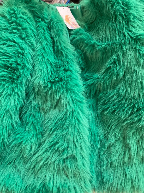 Photo 3 of PRETTYGARDEN Women's 2024 Winter Coats Fleece Cropped Jacket Faux Fur Long Sleeve Pockets Shaggy Warm Outerwear Fall Clothes
