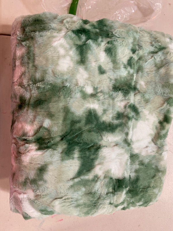 Photo 2 of NEWCOSPLAY Super Soft Faux Fur Blanket Twin Size Sage Green Sherpa Fuzzy Plush Warm Blanket for Sofa Bed (Sage Green, Twin(60"x80"))

