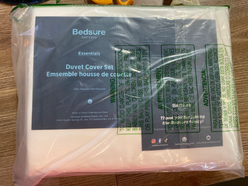 Photo 3 of Bedsure White Duvet Cover Queen Size - Soft Double Brushed Duvet Cover for Kids with Zipper Closure, 3 Pieces, Includes 1 Duvet Cover (90"x90") & 2 Pillow Shams, NO Comforter
