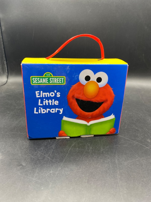 Photo 2 of Elmo's Little Library ( Sesame Street) by Sarah Albee (Board Book)
