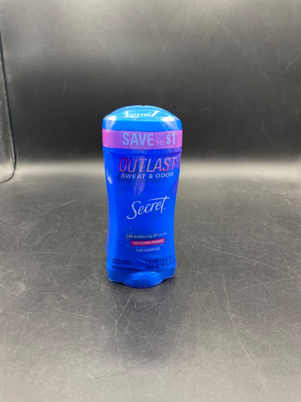 Photo 1 of Secret Outlast Invisible Solid Antiperspirant & Deodorant for Women Completely Clean
2 pack