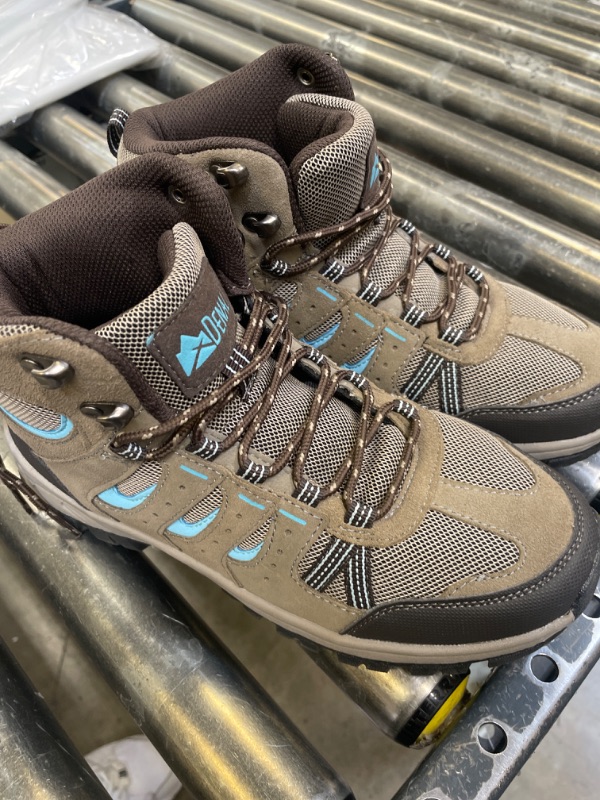 Photo 2 of Denali Alpine Mid Women's Hiking Boots
SZ (9)
