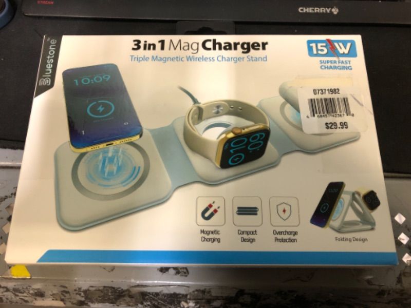 Photo 2 of Super Fast 3-in-11 Foldable Mag-Safe Charger
