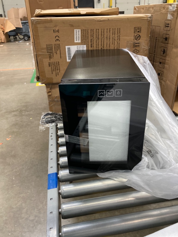 Photo 1 of 4.5 4.5 out of 5 stars 193
6 Bottle Wine Cooler, Freestanding Small Wine Fridge with 46-66? Digital Temperature Control Thermoelectric Wine Cooler, Countertop Wine Cooler for Wine Enthusiasts, 16L Wine Refrigerator