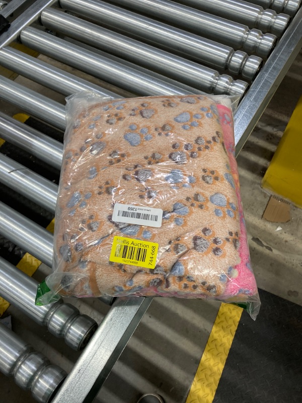 Photo 1 of 1 Pack 3 Blankets Super Soft Fluffy Premium Fleece Pet Blanket Flannel Throw for Dog Puppy Cat Paw Brown/Pink/White Large(41x31 inch)