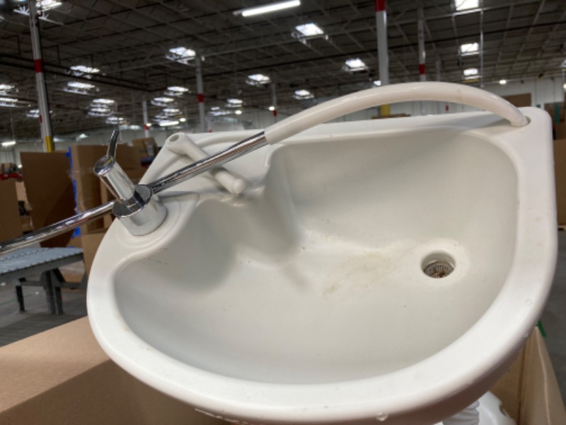 Photo 2 of ***NEEDS TO BE CLEANED **SereneLife Relax AZSLCASN18 Portable Sink White