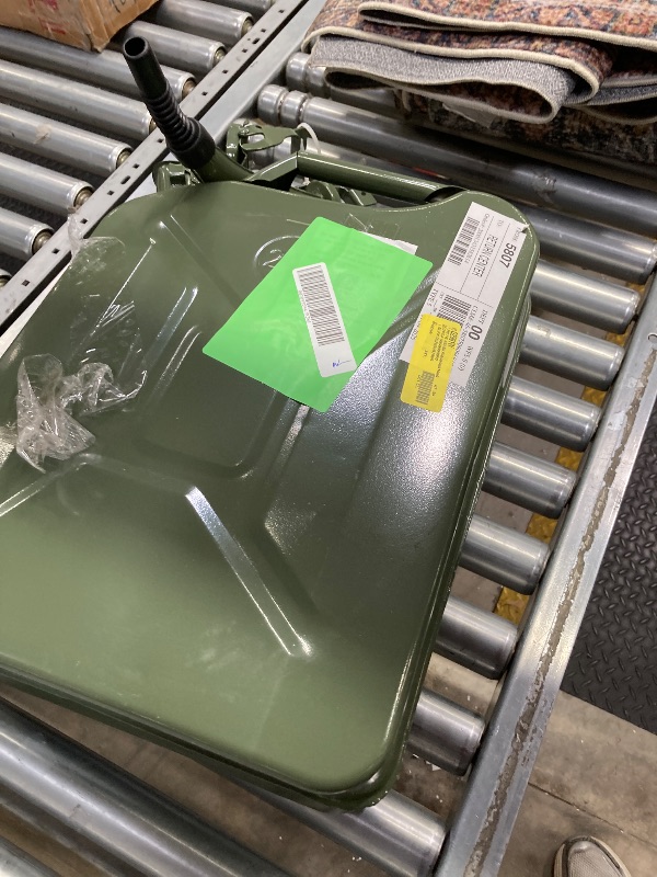 Photo 1 of **LEAKS**
Ktaxon Jerry Can Emergency Backup Caddy Tank, 5 gal 20L Capacity