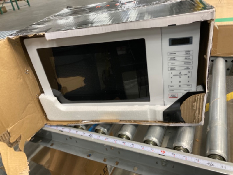 Photo 3 of 0.7 cu. ft. 700-Watt Countertop Microwave in White