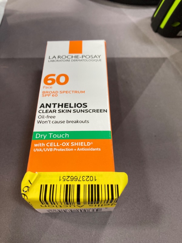 Photo 2 of La Roche-Posay Anthelios Clear Skin Sunscreen Dry Touch SPF 60 | Oil Free Sunscreen For Face | Oil Absorbing | Broad Spectrum SPF + Antioxidants | Non-Greasy | Oxybenzone Free | Travel Size Sunscreen
