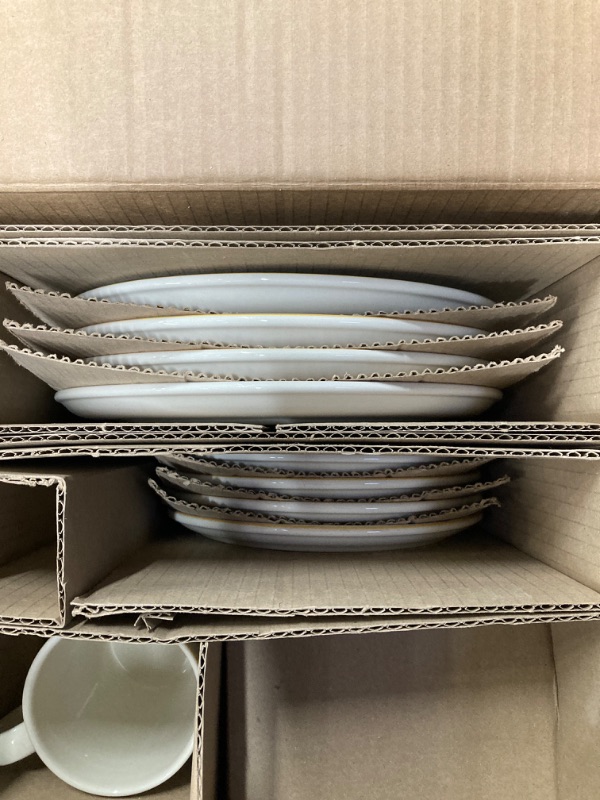 Photo 5 of ***(ONE PLATE MISSING)***
Corona Dinnerware Set 16-pieces Earthenware | Cattleya Orchid | Set de Vajilla 4 puestos | 16 piezas | Ceramica Cattleya 16-Piece Service for 4