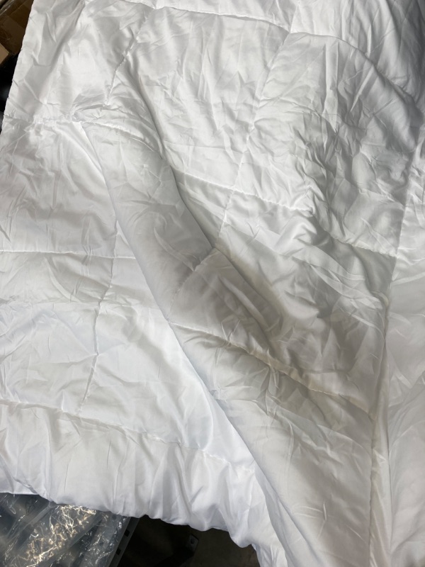 Photo 3 of Utopia Bedding All Season Down Alternative Quilted California King Comforter - Duvet Insert with Corner Tabs - Machine Washable - Bed Comforter – White California King White