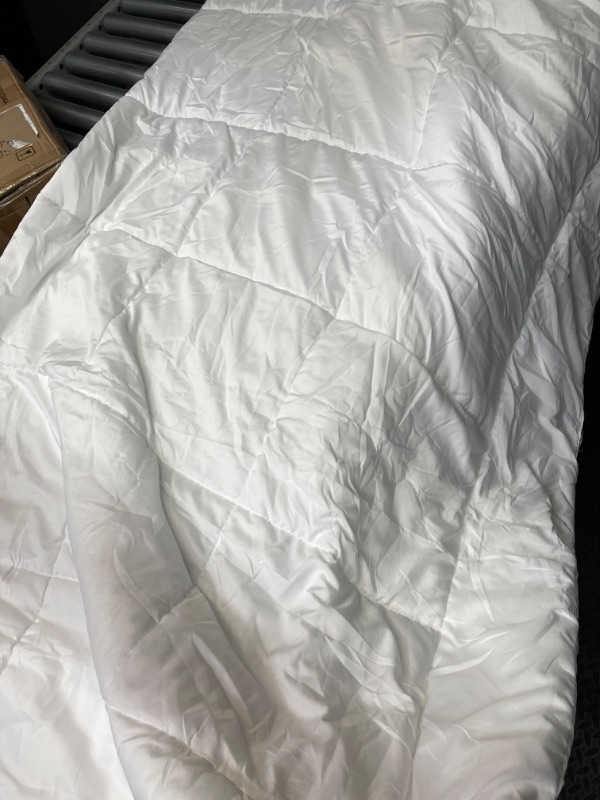 Photo 4 of Utopia Bedding All Season Down Alternative Quilted California King Comforter - Duvet Insert with Corner Tabs - Machine Washable - Bed Comforter – White California King White