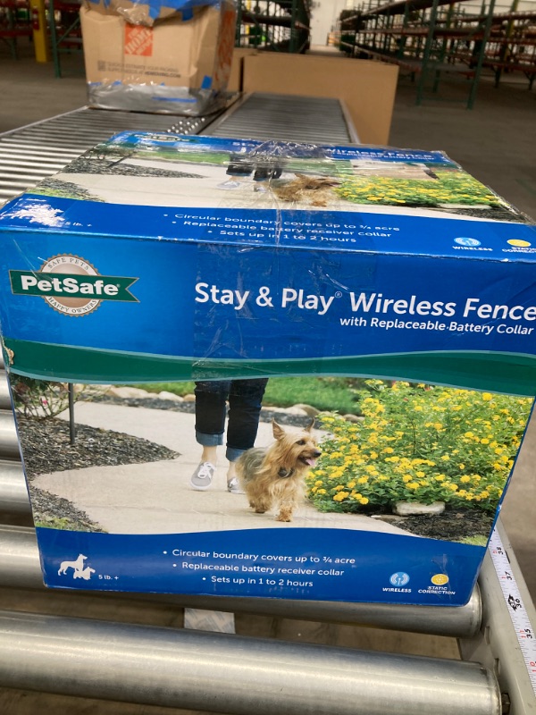 Photo 4 of PetSafe Stay & Play Wireless Pet Fence with Replaceable Battery Collar, Covers up to 3/4 Acre, For Dogs & Cats over 5 lb, Waterproof Collar, Tone & Static, From Parent Company of INVISIBLE FENCE Brand Wireless Fence Kit