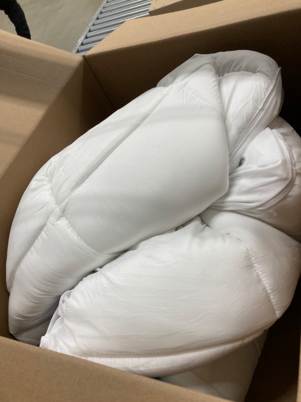 Photo 3 of 
Utopia Bedding Down Alternative Comforter (Twin, White) - All Season Comforter - Plush Siliconized Fiberfill Duvet Insert - Box Stitched