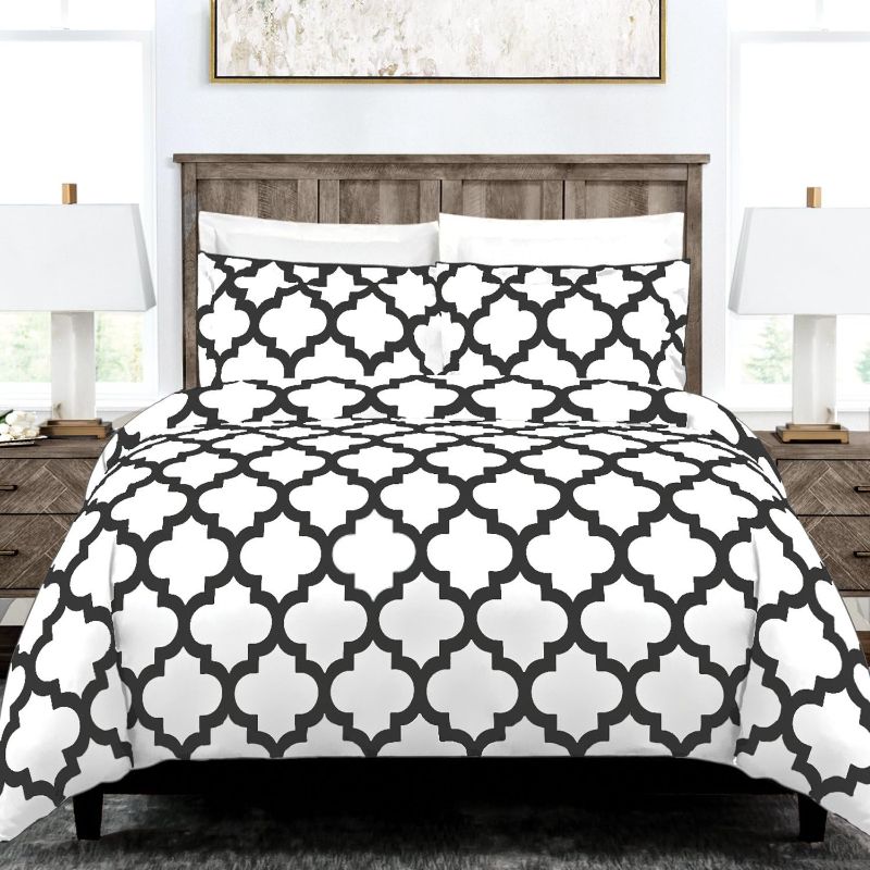 Photo 3 of 
Italian Luxury Quatrefoil Duvet Cover Set - 3-Piece Ultra Soft Double Brushed Microfiber Printed Cover with Shams - Full/Queen - White/Gray