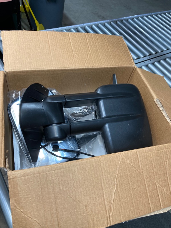 Photo 1 of AERDM New Pair Towing mirrors Set Power Tow Heated Telescoping with Arrow Signal Light Side Mirrors Fit Chevy/GMC/Cadillac Silverado Sierra Avalanche Suburban Tahoe Yukon XL Escalade EXT ESV