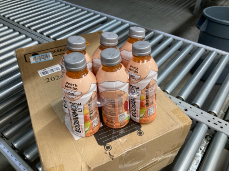 Photo 1 of BODYARMOR LYTE Sports Drink Low-Calorie Sports Beverage, Peach Mango, Natural Flavors With Vitamins, Potassium-Packed Electrolytes, Perfect For Athletes, 20 Fl Oz (Pack of 6) Peach Mango 20 Ounce Pack of 6