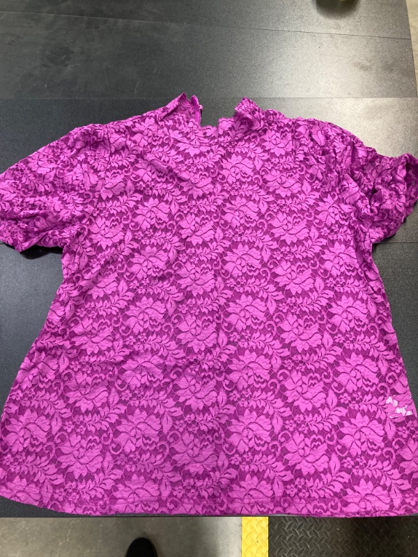 Photo 2 of Women's 2XL Floral Lace Crew Neck Shirt