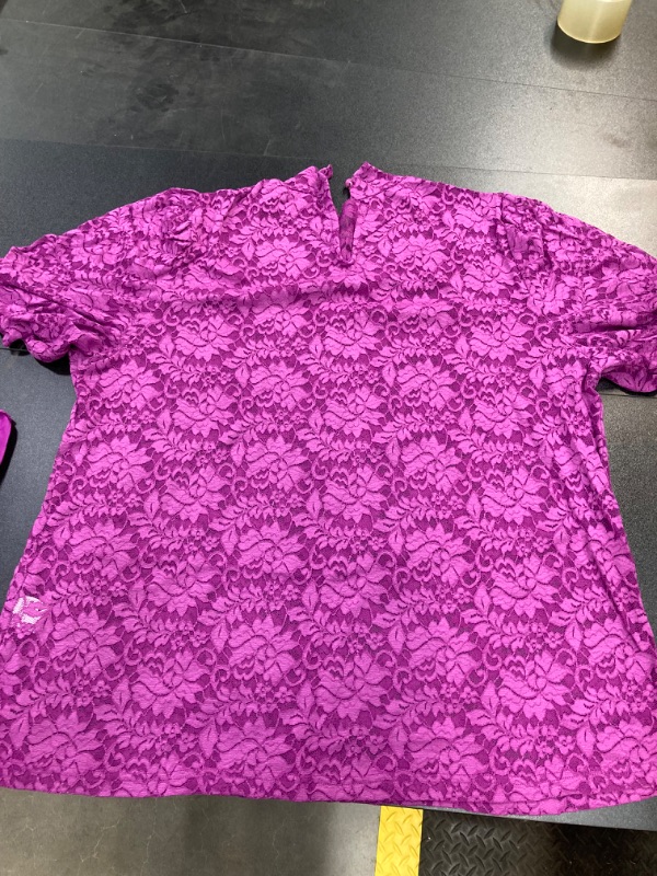 Photo 1 of Women's 2XL Floral Lace Crew Neck Shirt