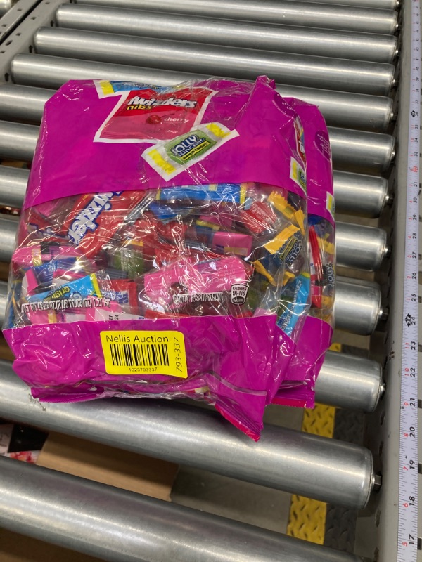 Photo 3 of *** Bundle Pack *** JOLLY RANCHER and TWIZZLERS Fruit Flavored Assortment Chewy and Hard Candy, Individually Wrapped, 43.03 oz Bulk Party Pack ( 2 pack ) 