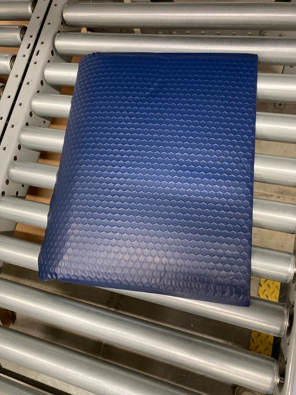 Photo 1 of 10x7" Side-Opening Navy Hexagon Bubble Mailers (25-Pack) 10x7" 25PCS