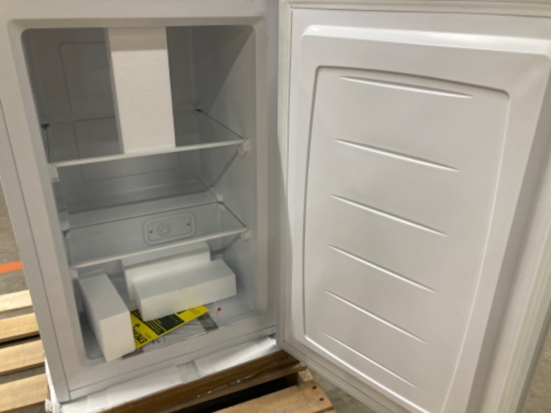 Photo 4 of 3.0 cu. ft. Manual Defrost Upright Freezer in White
