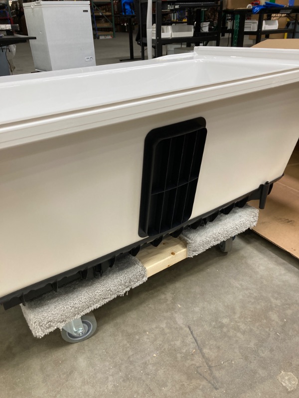 Photo 1 of Delta Classic 500 60 in. x 32 in. Soaking Bathtub with Left Drain in High Gloss White