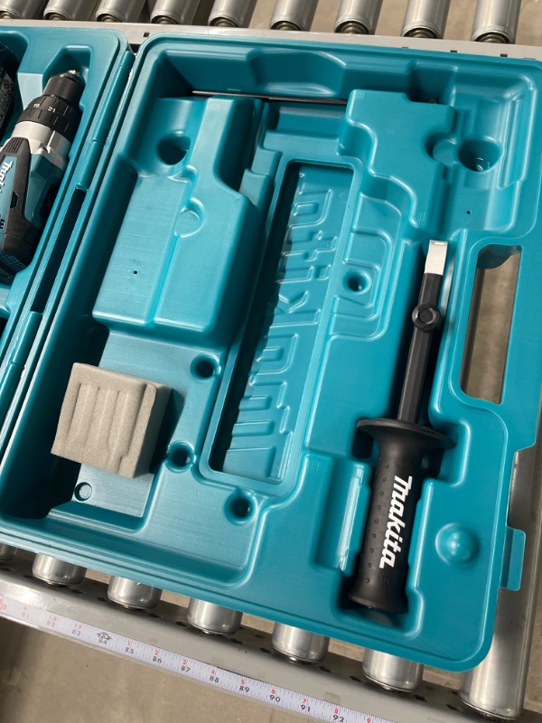 Photo 3 of 18v lxt lithium Makita Combo Kit hammer drill, impact driver