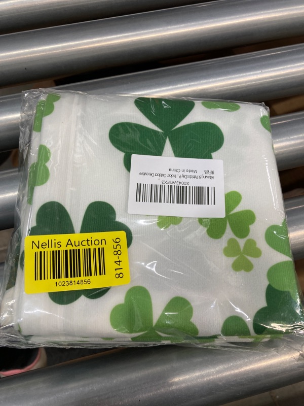 Photo 2 of Aitukang St Patricks Day Pillow Covers 20x20 Set of 2 Green Shamrock St Patrick's Day Throw Pillowcase Home Decorations Cushion Cover for Couch Sofa Bed Farmhouse Indoor Outdoor Decorative