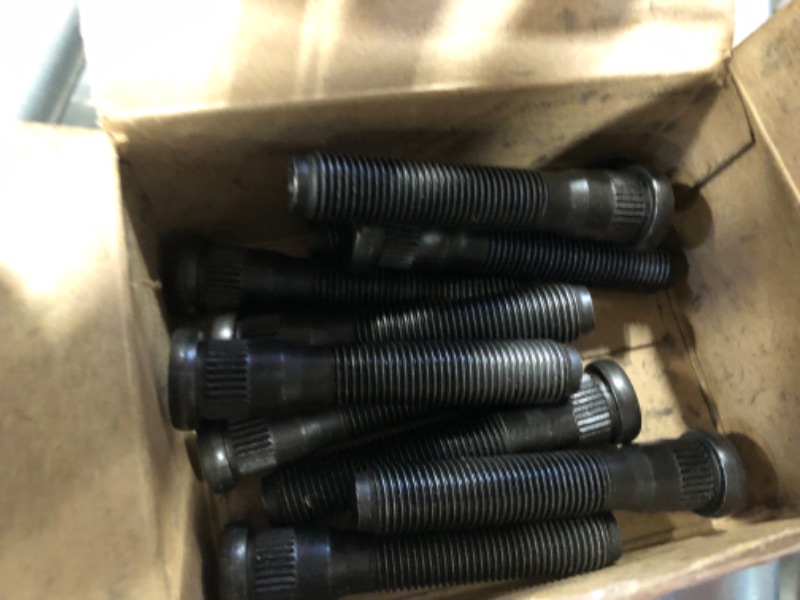 Photo 1 of 9/16-18 Black Spline Lug Nuts, 32pcs 9/16 x18 Aftermarket Wheel 2 inch Closed End Lug Nuts with 1 Socket Key for 2005-2011 Dakota, 2002-2010 Ram 1500, 1994-2011 Ram 2500, 1994-2011 Ram 3500
