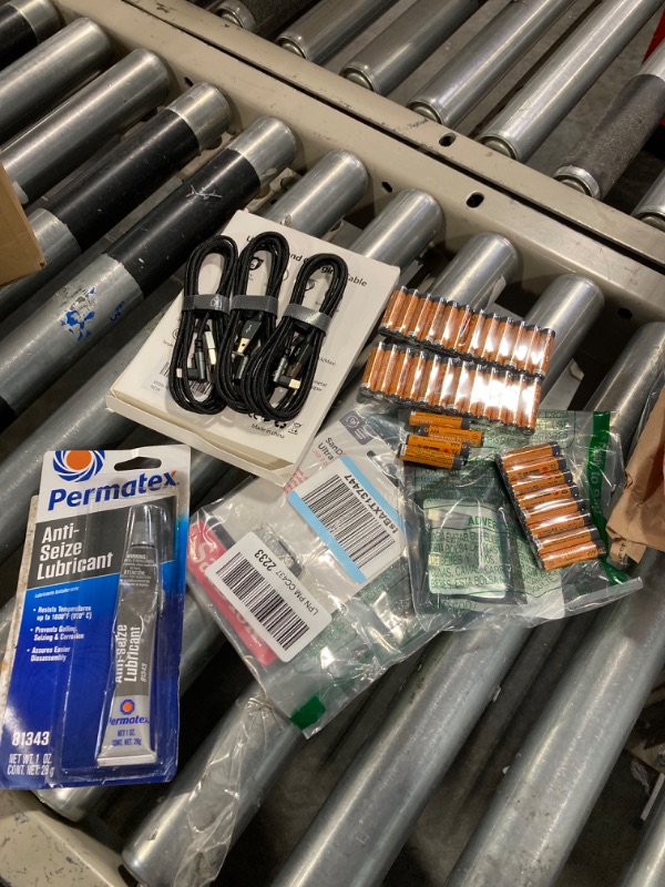Photo 1 of Mixture bundle of electronical items 