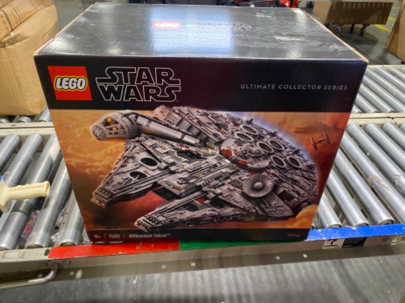 Photo 2 of LEGO - Star Wars Millennium Falcon - 75192 - Buildable Model and Figures: Finn, Chewbacca, Lando, C-3PO, R2-D2 and Skywalker - Rise Collection - from 12 Years Old Classic