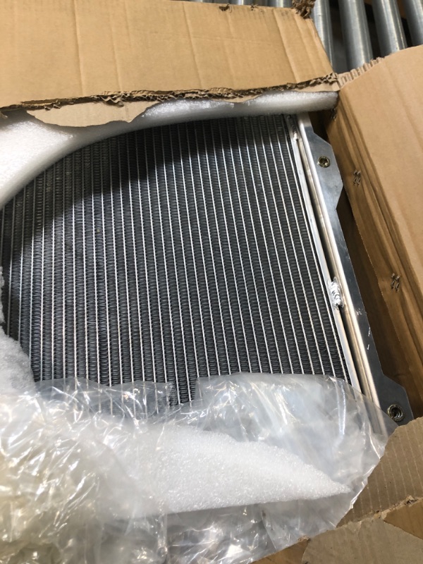 Photo 3 of CU1778 Radiator for 1995-2004 Toyota Tacoma 2.4L 2.7L 3.4L Pickup, Toyota Tacoma Radiator, 1 Row Cores
