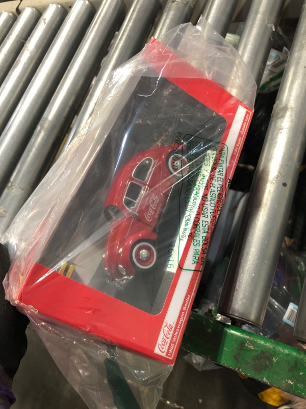 Photo 2 of Coca-Cola 1/24 1967 Volkswagen Beetle with rear Decklid Rack & 2 bottle cases