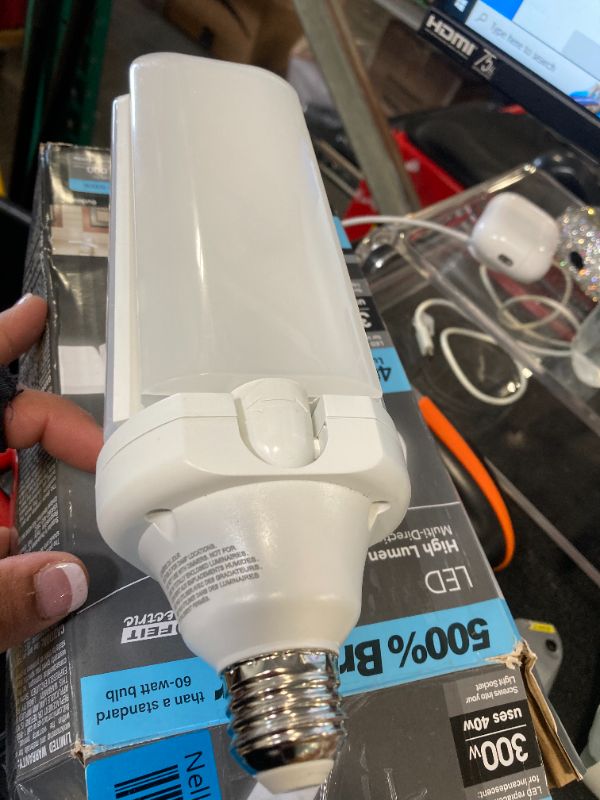 Photo 4 of **FOR PARTS** Electric LED Garage Light, 3 Panel Adjustable Screw-in LED Shop Light Bulb, E26 Base, 4000 Lumens, Non-Dimmable, 5000k Daylight, Garage Ceiling Light, White, ADJ4000/5K/LED****USED FOR PARTS ONLY***ALL SALES ARE FINAL***NO RETURNS****