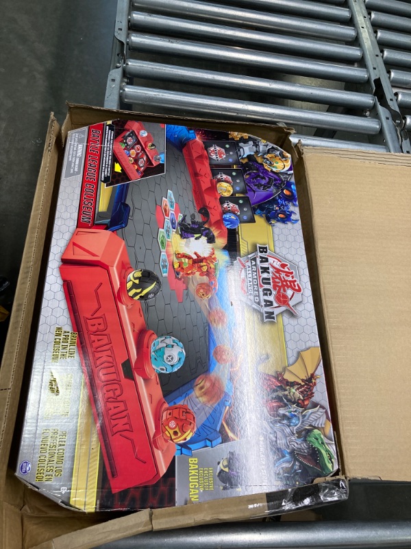 Photo 2 of Bakugan Battle League Coliseum, Deluxe Game Board with Exclusive Fused Howlkor x Serpenteze, Kids Toys for Boys Ages 6 and up