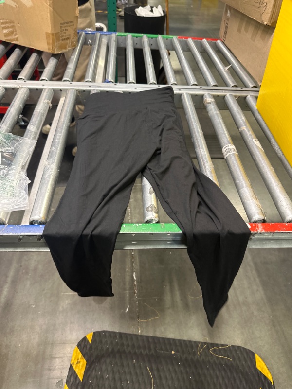 Photo 1 of Women's Black Leggings SIZE XL