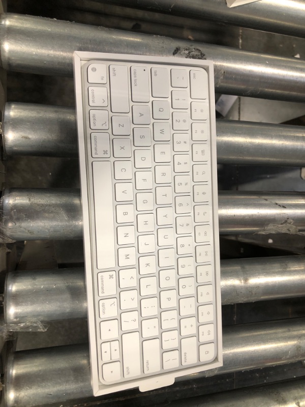 Photo 3 of Apple Magic Keyboard (Wireless, Rechargable) - US English - White