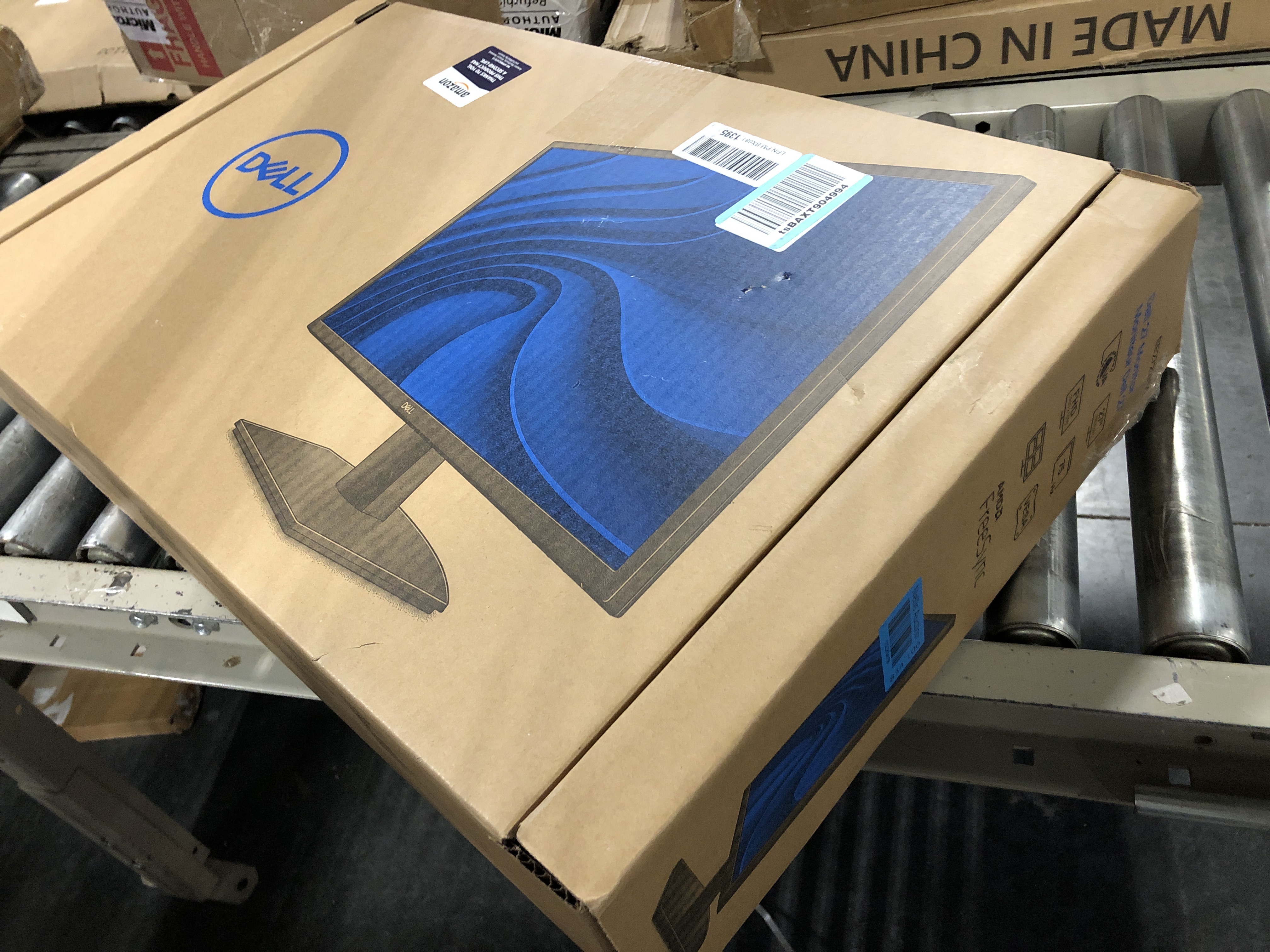 Photo 2 of Dell 27 inch Monitor FHD (1920 x 1080) 16:9 Ratio with Comfortview (TUV-Certified), 75Hz Refresh Rate, 16.7 Million Colors, Anti-Glare Screen with 3H Hardness, Black - SE2722HX 27 Inches SE2722HX