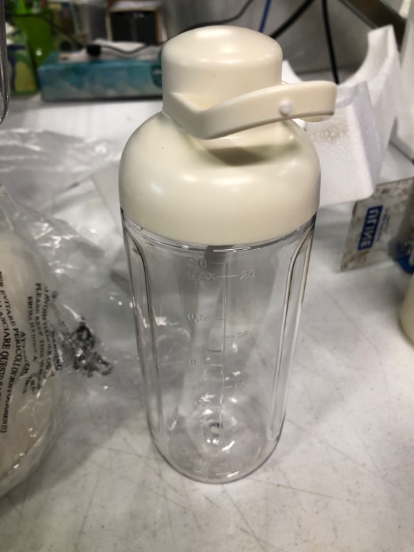 Photo 4 of **FOR PARTS**FRIGIDAIRE ESMM100-CREAM Retro Smoothie Maker Blender with Mason Jar, Perfect for Shakes and Smoothies, 300-Watt, Cream