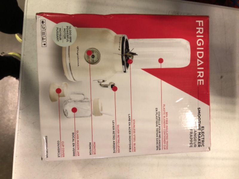 Photo 2 of **FOR PARTS**FRIGIDAIRE ESMM100-CREAM Retro Smoothie Maker Blender with Mason Jar, Perfect for Shakes and Smoothies, 300-Watt, Cream