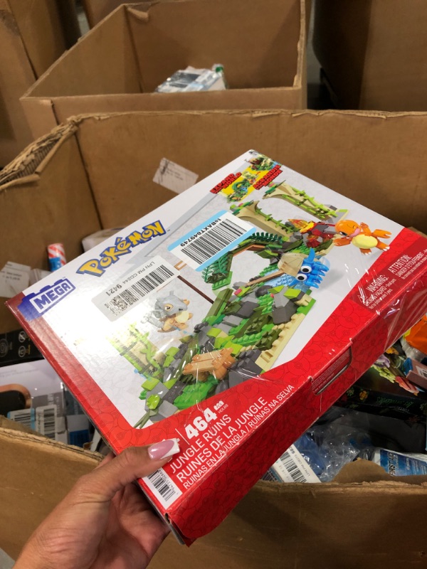Photo 1 of Bundle of MEGA Pokémon Jungle Ruins, Cubone Charmander Omanyte, with 464 Pieces + MEGA Pokémon Kanto Region Team with 130 Pieces, 4 Poseable Characters Jungle Ruins + Kanto