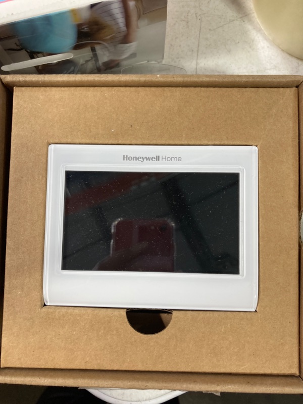 Photo 3 of Honeywell Home RTH9600WF Smart Color Thermostat Energy Star Wi-Fi Programmable Touchscreen Alexa Ready - C-Wire Required, White